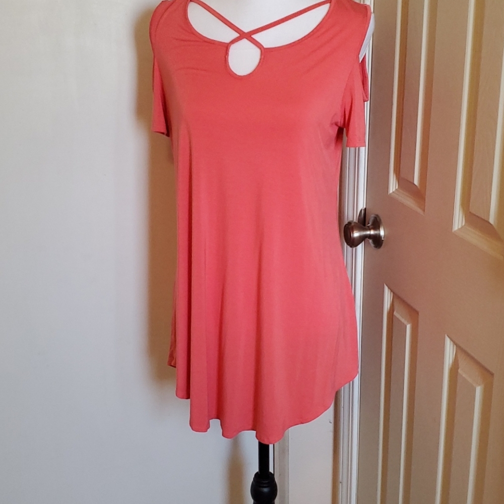 EUC Cold shoulder Blossom By P blouse